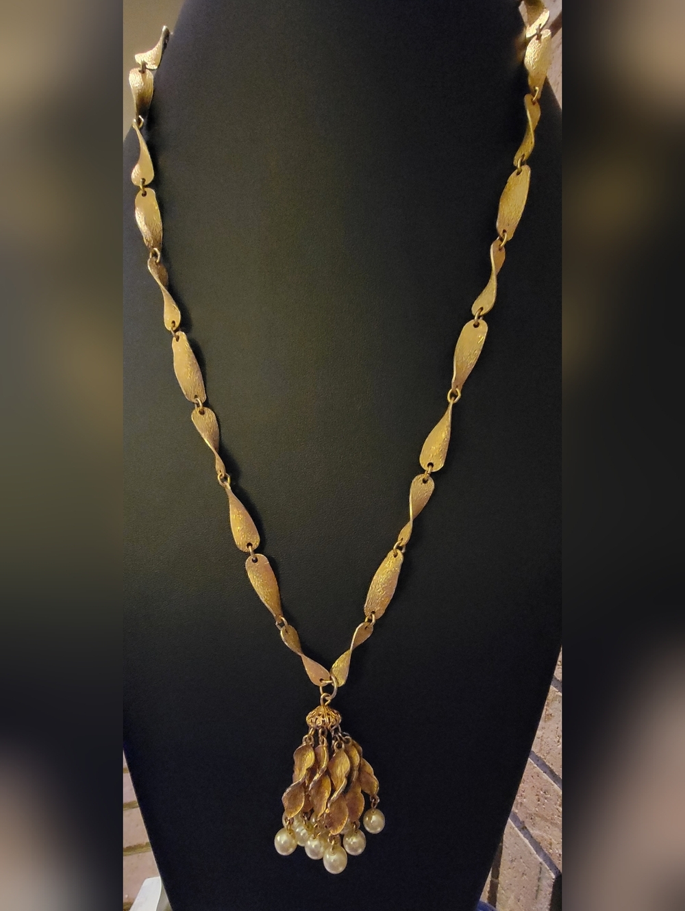 Stunning Vintage Gold-tone Necklace with Tassel Pendant Adorned with Faux Pearls